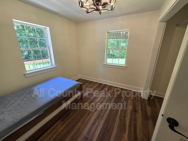 Building Photo - 6013 Bates Pike SE