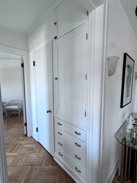 Built In Storage - 2000 N Lincoln Park W