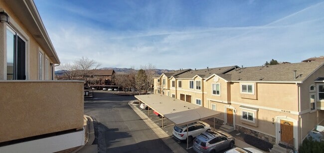 Building Photo - Beautiful 3/3/2 West Side Townhome with Views Available Now!!!