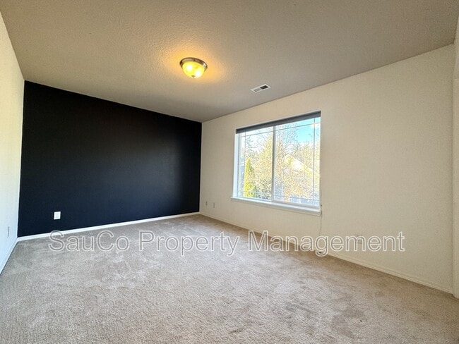 Building Photo - 11074 SW Washington St