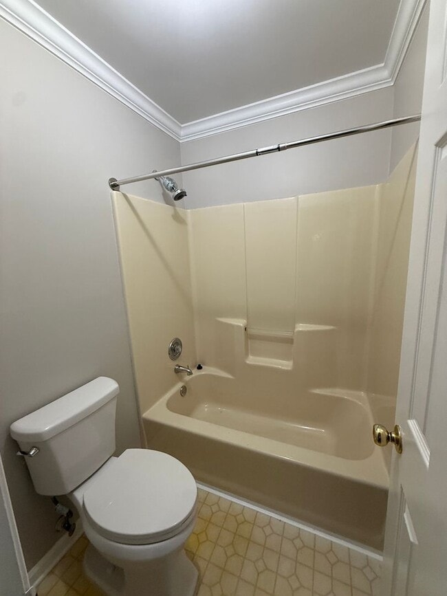 Building Photo - 2/2 Townhome Available Now!!