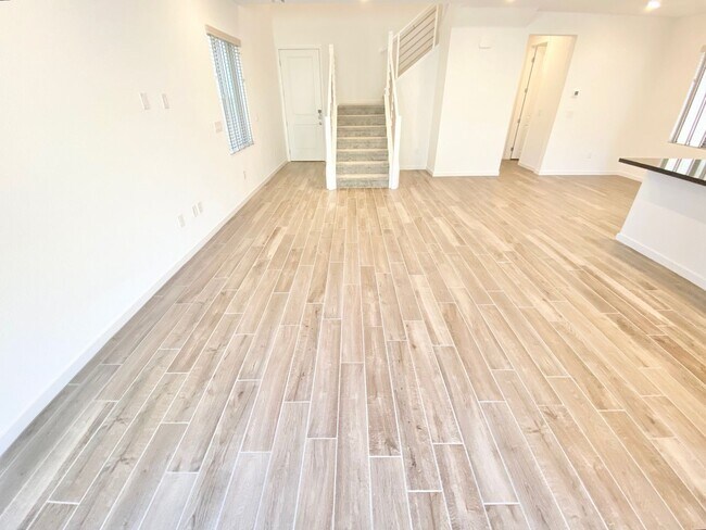 Building Photo - STUNNING LIKE NEW SINGLE-FAMILY HOME 3 BEDROOM / 2.5 BATHROOMS, WITH 2 CAR GARAGE!!