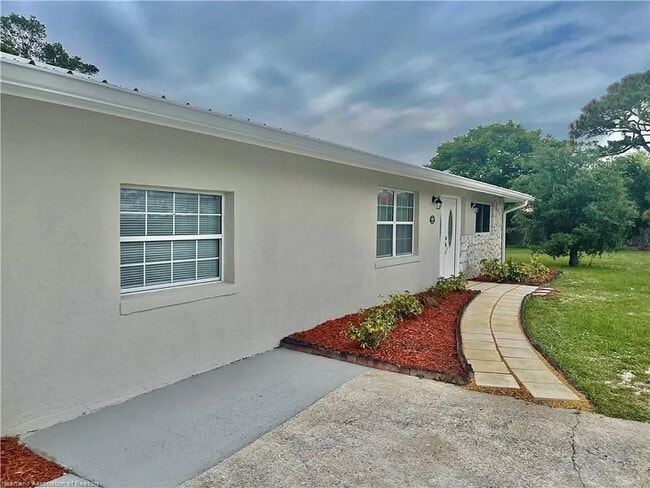 Building Photo - 1409 Palm Way