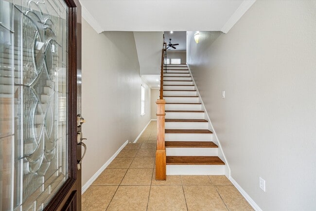 Building Photo - 5629 Dolores St