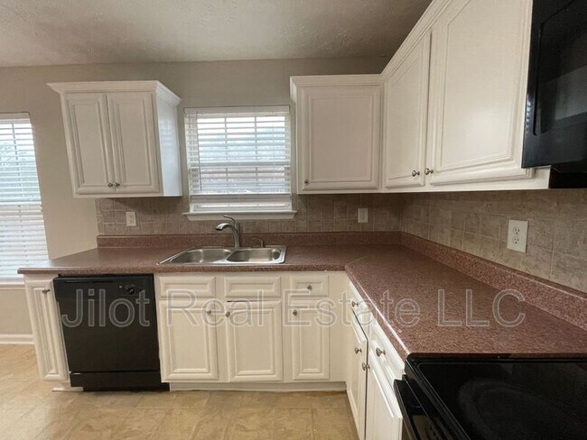 Building Photo - 700 Yukon Way