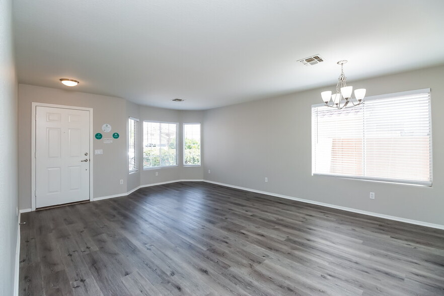 Building Photo - 8213 W Papago St
