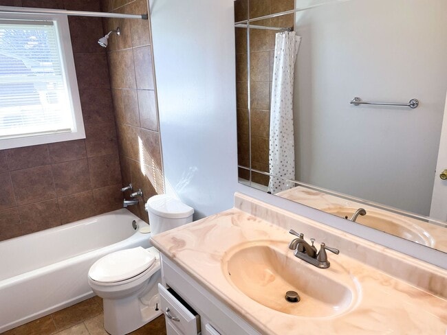 Building Photo - 3861 Darlene Dr