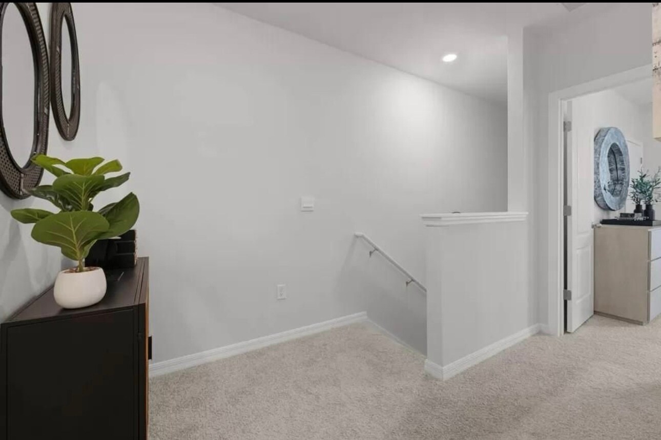 Building Photo - 120 Reena Dr