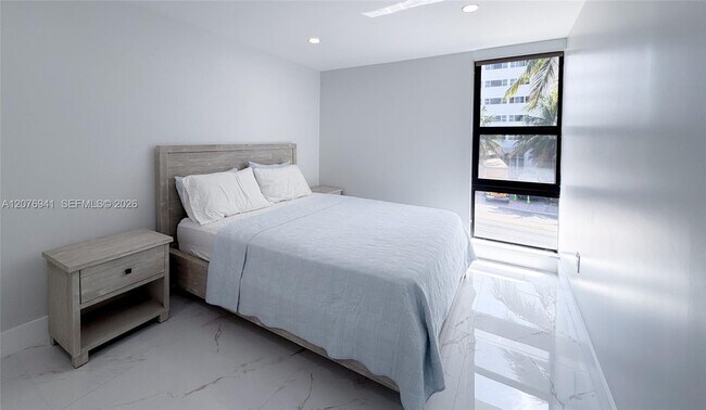 Building Photo - 1800 Collins Ave