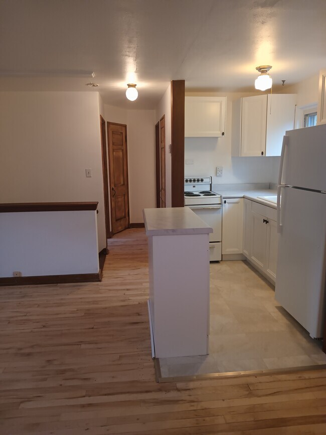 Building Photo - 5602 Bramble Ct