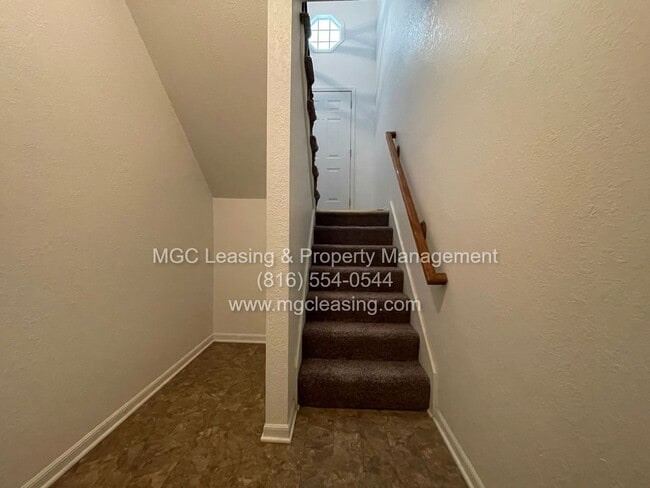 Building Photo - 5905-5907 NE 42nd St