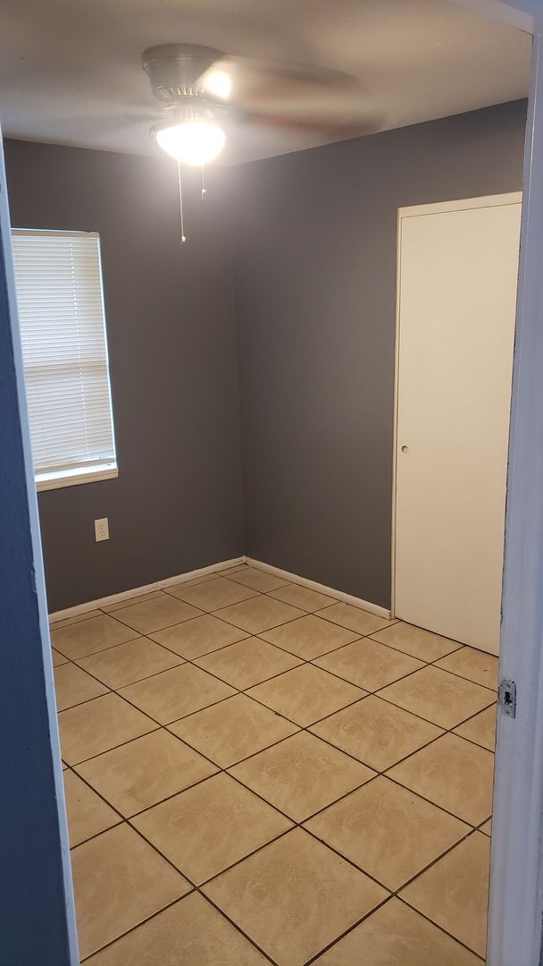 Building Photo - 3 bedroom 1 bath home