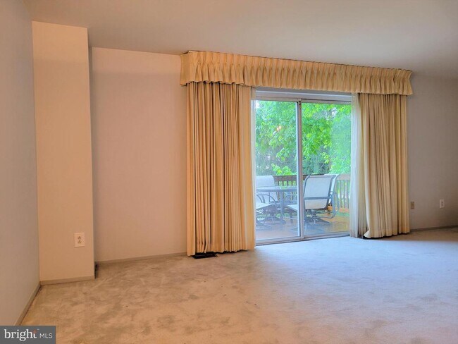 Building Photo - 1 Crotona Ct