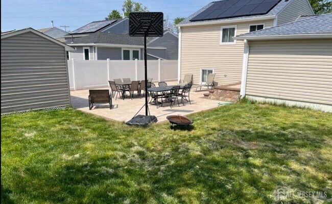 Building Photo - 42 Albert Dr