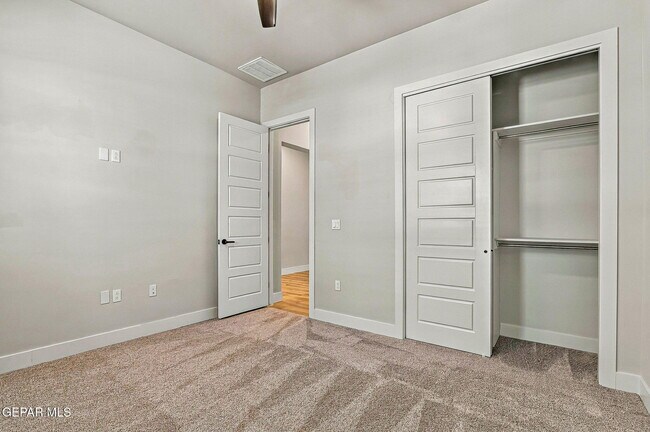 Building Photo - 1807 Ritzy Lou Pl