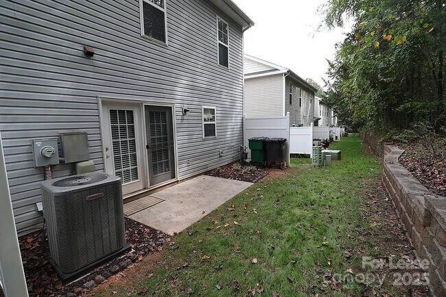 Building Photo - 10979 Princeton Village Dr