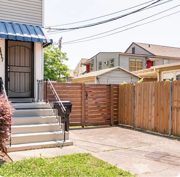 Building Photo - 3117 Touro St
