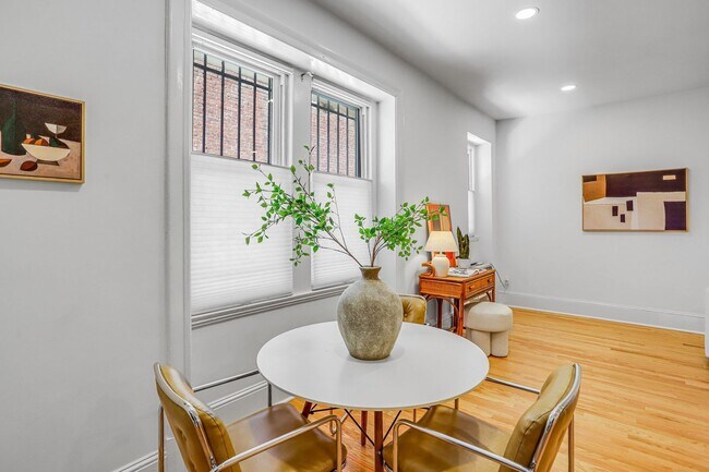 Building Photo - Mt. Pleasant Condo | 2 Bed | 2 Bath | 1,250 Sf