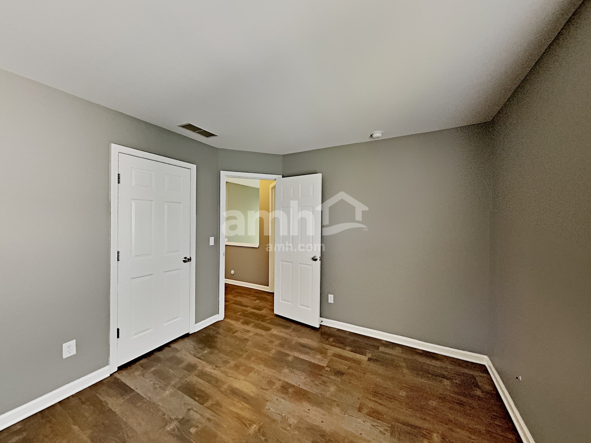 Building Photo - 2412 Newberry Ln