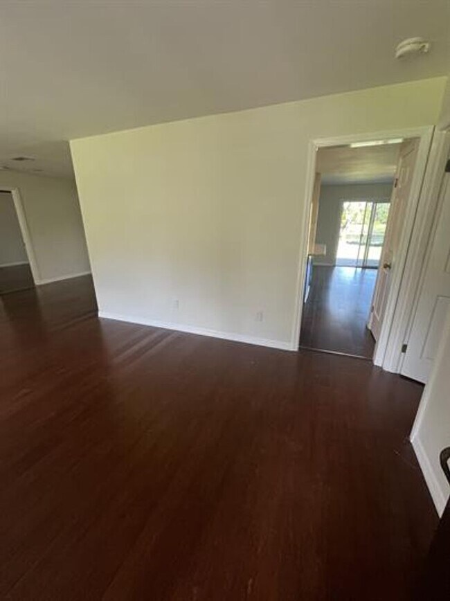 Building Photo - Eustis Lake Front Home with 2 Primary Bedr...