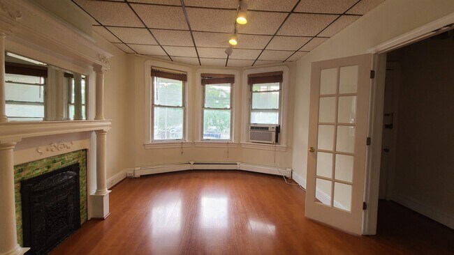 Building Photo - 86 Tonnelle Ave