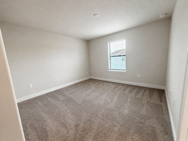 Building Photo - Spacious 6-Bedroom Home with 6.5 Baths in Haines City!