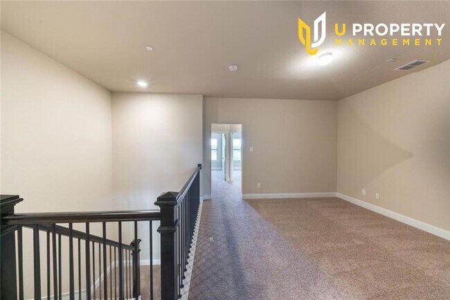 Building Photo - Luxary & Energy Saving TownHome,