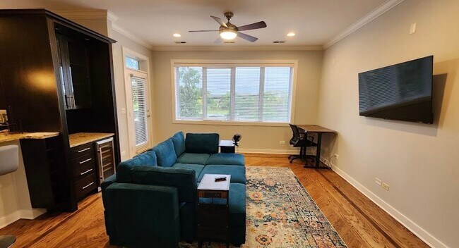 Building Photo - Breathtaking, 2-Bedroom, 2-Bath Condo Near Medical District