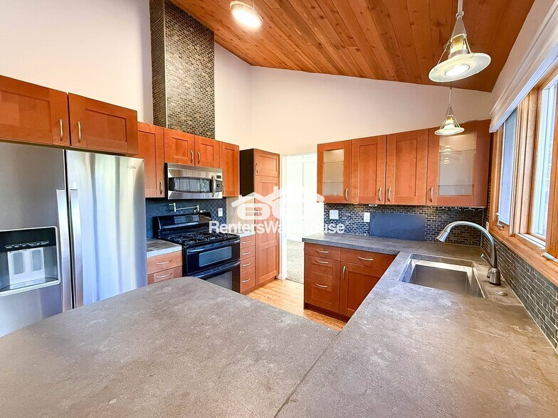 Building Photo - 4850 Fairlawn Ct