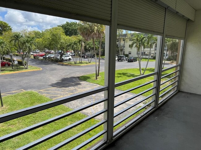 Building Photo - 4990 E Sabal Palm Blvd