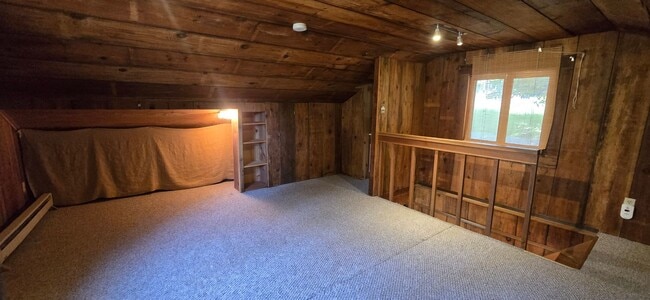 Building Photo - Charming 1-bedroom cottage nestled just 4 miles west of downtown Sebastopol in the heart of West ...