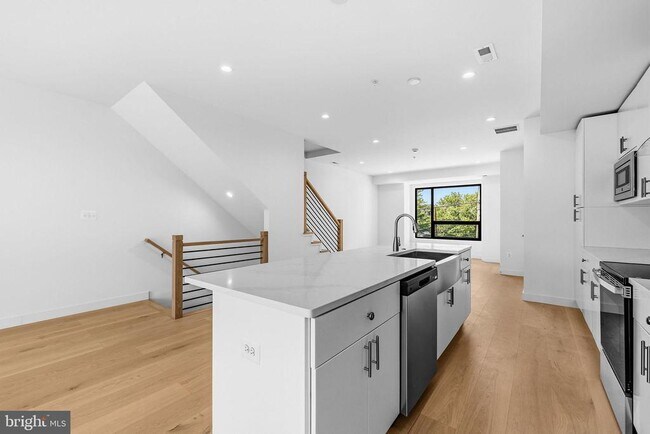 Building Photo - 2534 Elvans Rd SE