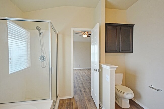 Building Photo - 2121 Sinclair Dr