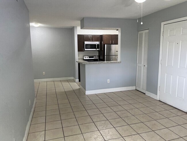 Building Photo - 1237 SW 46th Ave