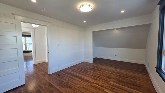 Building Photo - 1590 Underwood Ave