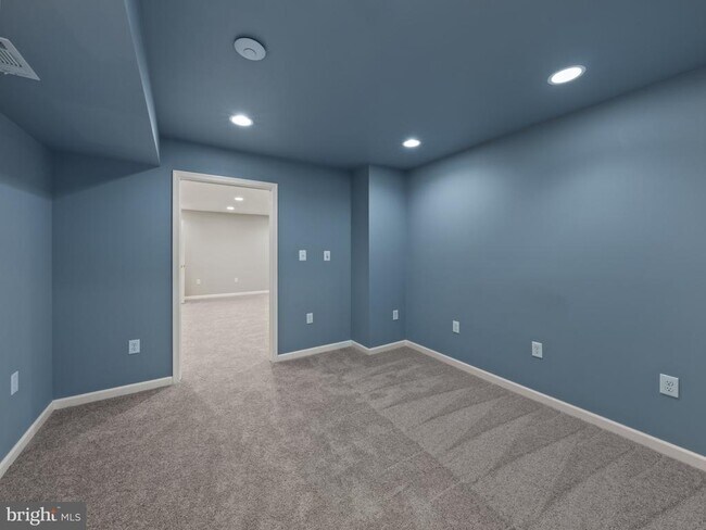 Building Photo - 43103 Lake Ridge Pl