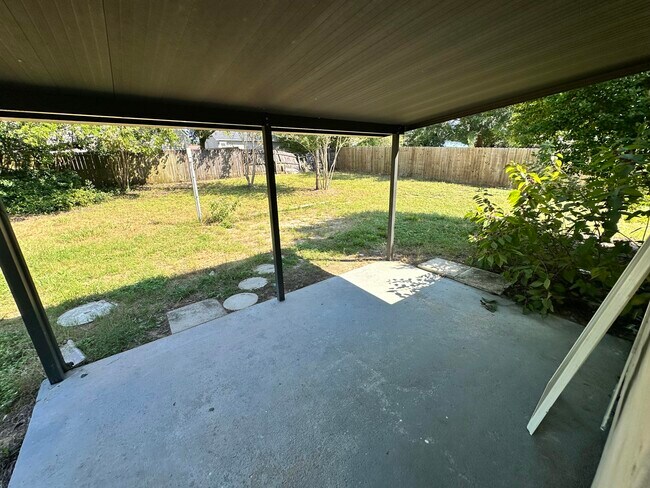 Building Photo - 308 Island Dr