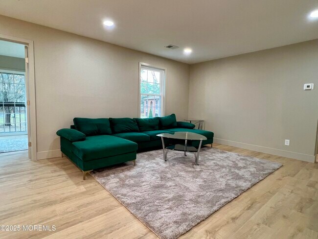 Building Photo - 7-1 Seattle Ct