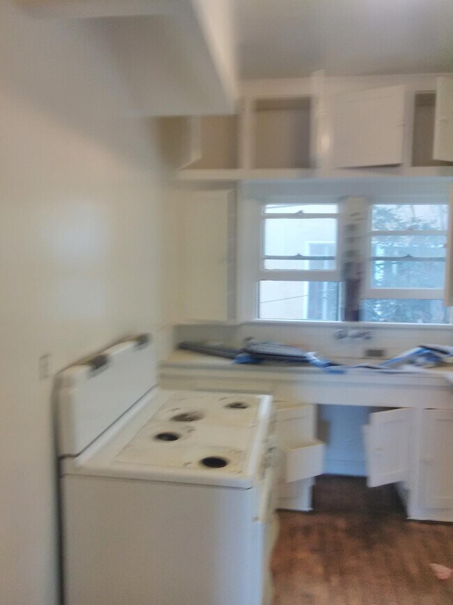 Building Photo - 128 Falcon Ave