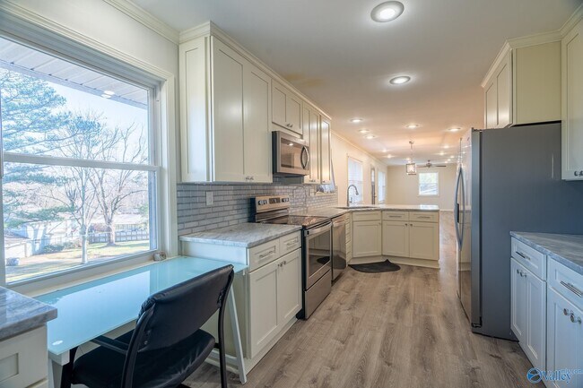 Building Photo - 205 High Rd