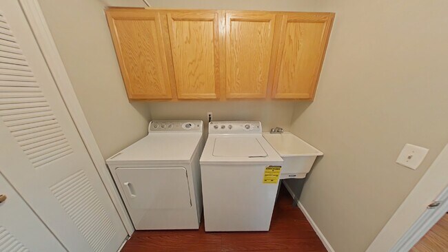Building Photo - "Chic Sterling Heights Condo: 2 Bed, 2 Bat...