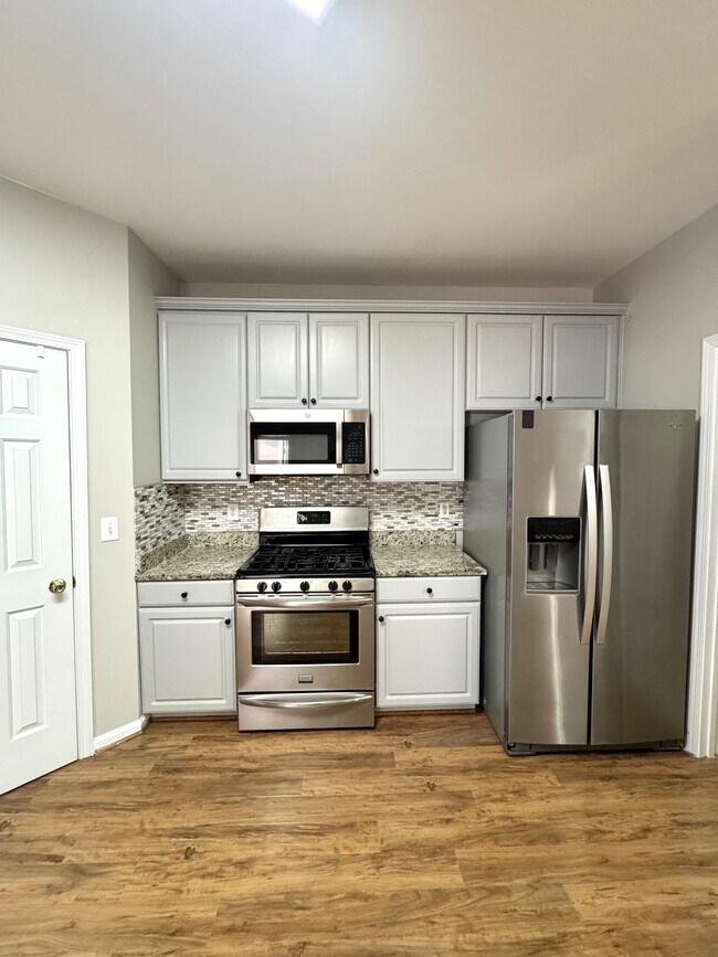 Building Photo - 137 Towne Park Dr
