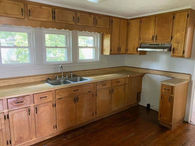 Building Photo - 505 Howard Pl