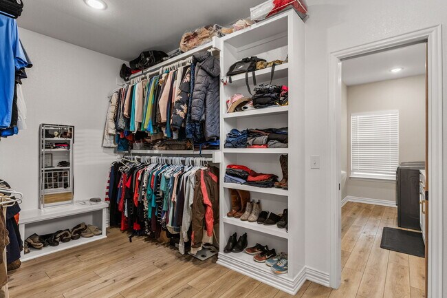 Building Photo - 304 Mariners Wy