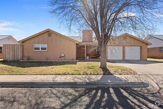 Building Photo - 3812 E Everglade Ave