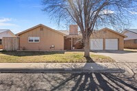 Building Photo - 3812 E Everglade Ave