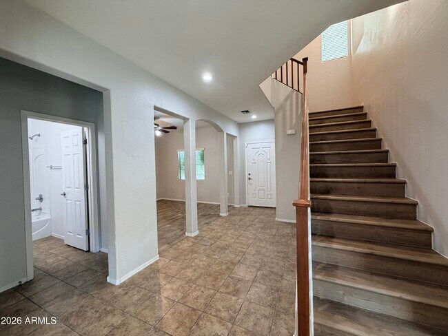 Building Photo - 4661 E Laurel Ave