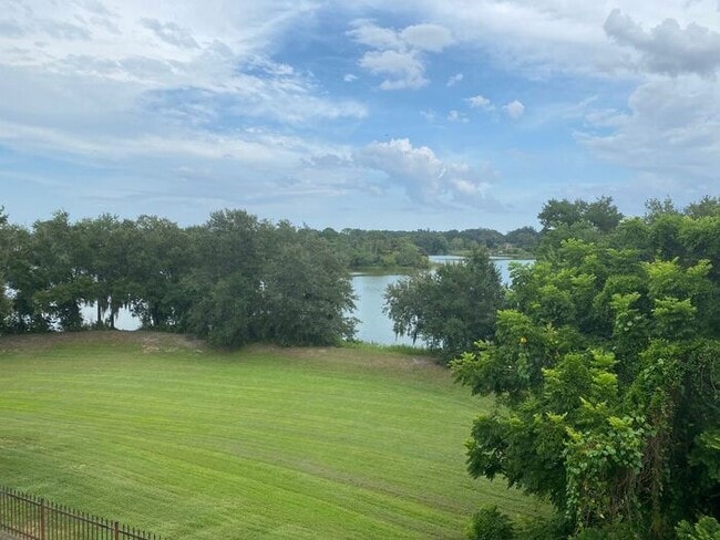 Building Photo - Wonderful 1 Bedroom/1 Bathroom Gated Condo...