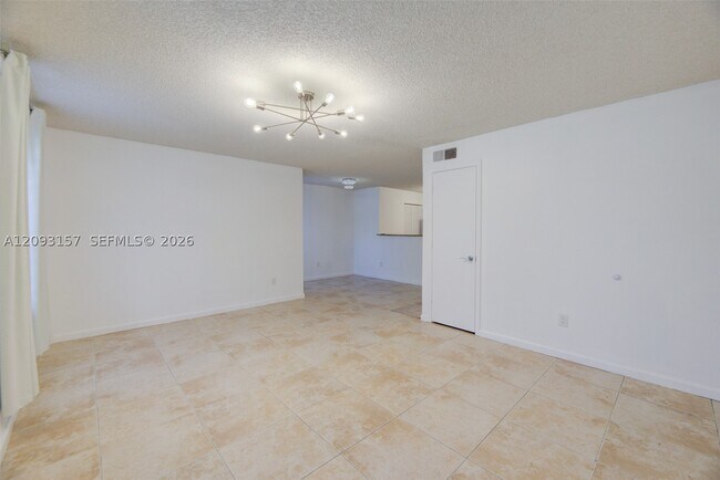 Building Photo - 1020 Crystal C