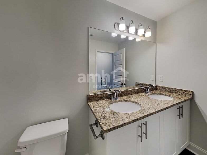 Building Photo - 5327 Tupelo St